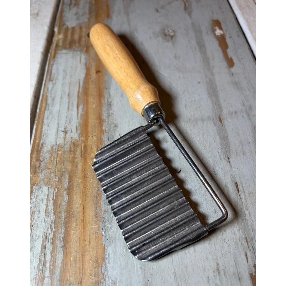 Vintage Crinkle Ripple Cutter Turned Wood Handle Unmarked Potatos Vegetables